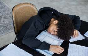 News 4 Reasons to Avoid Pulling All-Nighters for College Students