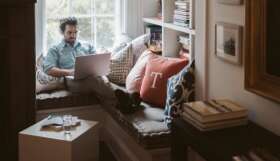 News 4 Ways to Maintain a Remote Work-Life Balance for College Students