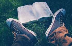 News 5 Textbook Reading Strategies to Try This Year for College Students