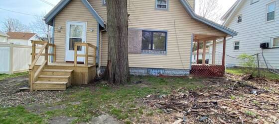 Akron Housing 3 Bedroom house Ready for Move-In for University of Akron Students in Akron, OH