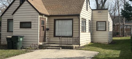 Lake Forest Housing Cozy 2 bedroom, 1 bath for Lake Forest College Students in Lake Forest, IL