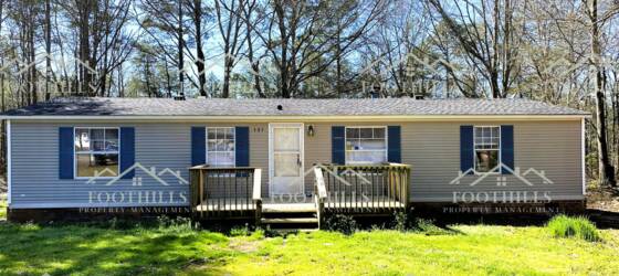 Anderson Housing Quaint 3-bedroom, 2-bathroom home, short drive to shopping, dining, and entertainment. for Anderson University Students in Anderson, SC