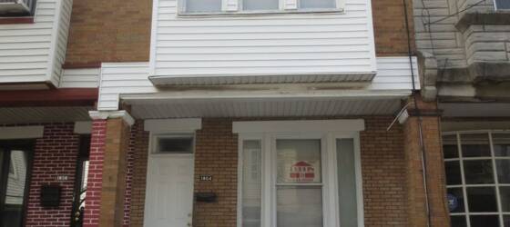 Peirce Housing Clean & Spacious 3 bedroom home for Peirce College Students in Philadelphia, PA