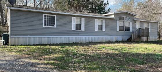 Demorest Housing Spacious and Updated Home near Expressway w/ Internet Included! for Demorest Students in Demorest, GA