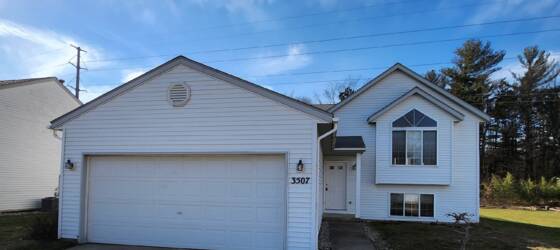 Hope Housing BEAUTIFUL 3 BED/2 BATH BI-LEVEL HOME IN ZEELAND for Hope College Students in Holland, MI