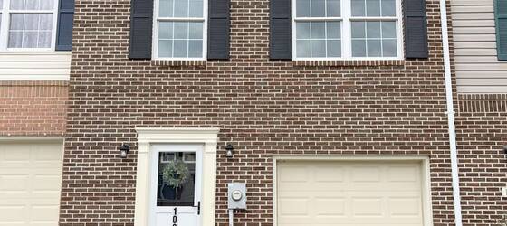 Blue Ridge Community & Technical College (WV) Housing 2 Bed 2.5 Bath Townhome in Winchester, VA For Rent for Blue Ridge Community & Technical College (WV) Students in Martinsburg, WV