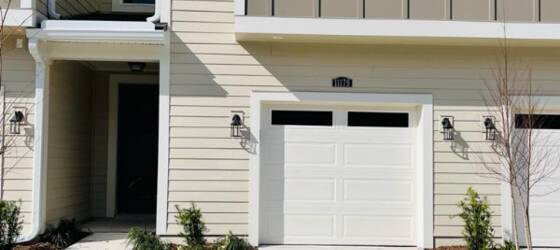 UNF Housing Brand New and Spacious 3 Bed/2.5 Bath Townhome for University of North Florida Students in Jacksonville, FL