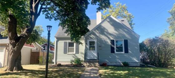 St. Thomas Housing Charming Fully Renovated 4 Bed 2 Bath Home in SLP for University of St Thomas Students in Saint Paul, MN