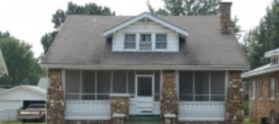 Evangel Housing 516 E Grand - 3BR House Just 2 Blocks from Campus! for Evangel University Students in Springfield, MO