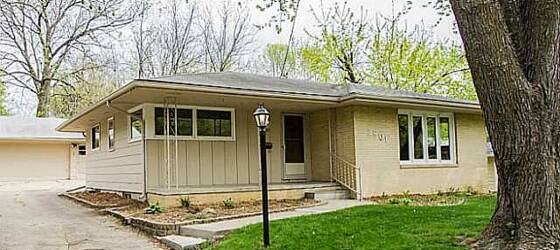 DMACC Housing This 1086 square foot single family home has 3 bedrooms and 2.0 bathrooms for Des Moines Area Community College Students in Des Moines, IA