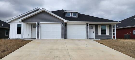 Crowder College  Housing New 3 Bedroom Townhome In Duenweg! for Crowder College  Students in Neosho, MO