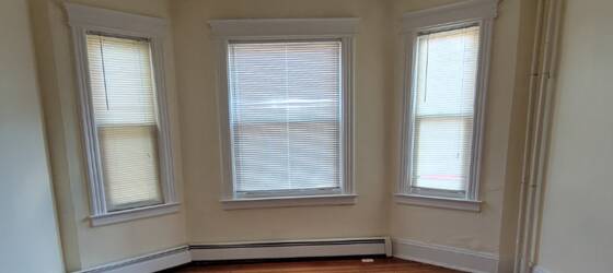 Capital Community College Housing No Parking 3 bedroom 2nd flr apartment in West End for Capital Community College Students in Hartford, CT