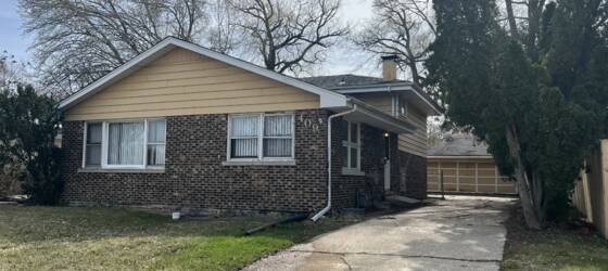 RFUMS Housing 4BD 2BA HOME - MOVE IN READY for Rosalind Franklin University of Medicine and Science Students in North Chicago, IL