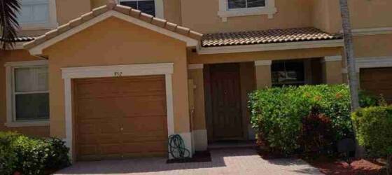 FIU Housing Beautiful Townhouse in Homestead for rent for Florida International University Students in Miami, FL