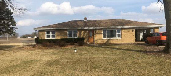 Lincoln Housing Beautiful 3BR home rural Bloomington with large lot. Recently refurbished and modernized for Lincoln Students in Lincoln, IL