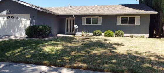 Charter College-Canyon Country Housing 4 + Den, 1 story, $3800 mo. for Charter College-Canyon Country Students in Canyon Country, CA