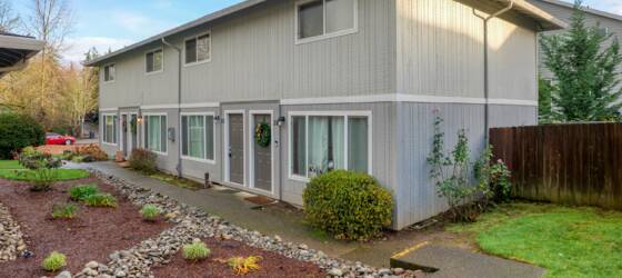Lewis & Clark Housing CHARMING 2 Bedroom, 1 Bath Condo in Tigard! for Lewis & Clark College Students in Portland, OR