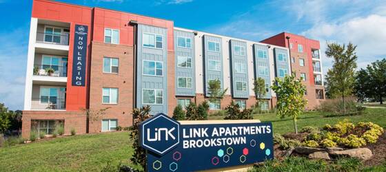 WFU Housing Link Apartments® Brookstown for Wake Forest University Students in Winston Salem, NC