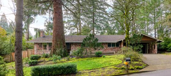 Reed Housing Charming 3 Bed/2 Bath Single-Story Home Amidst Lake Oswego's Redwoods for Reed College Students in Portland, OR