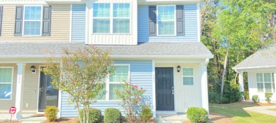 MUSC Housing 4BR 3.5 BA Lakeview Commons for Medical University of South Carolina Students in Charleston, SC