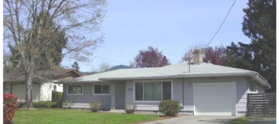 Grants Pass Housing 3 Bedroom/1.5 Bath House for Grants Pass Students in Grants Pass, OR